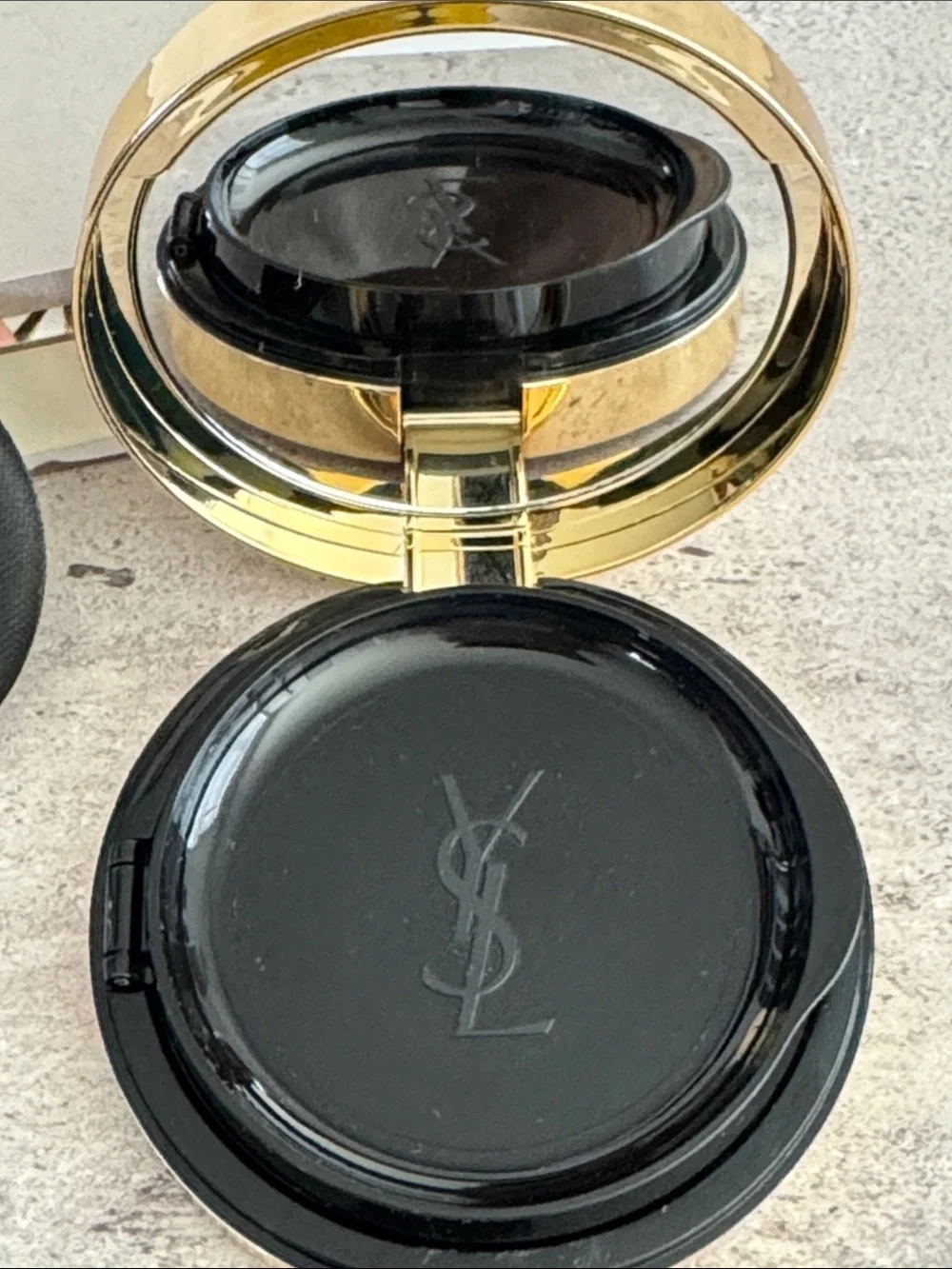 Yves Saint Laurent Skin Affair Soft Glow Cushion Foundation Color LN10
